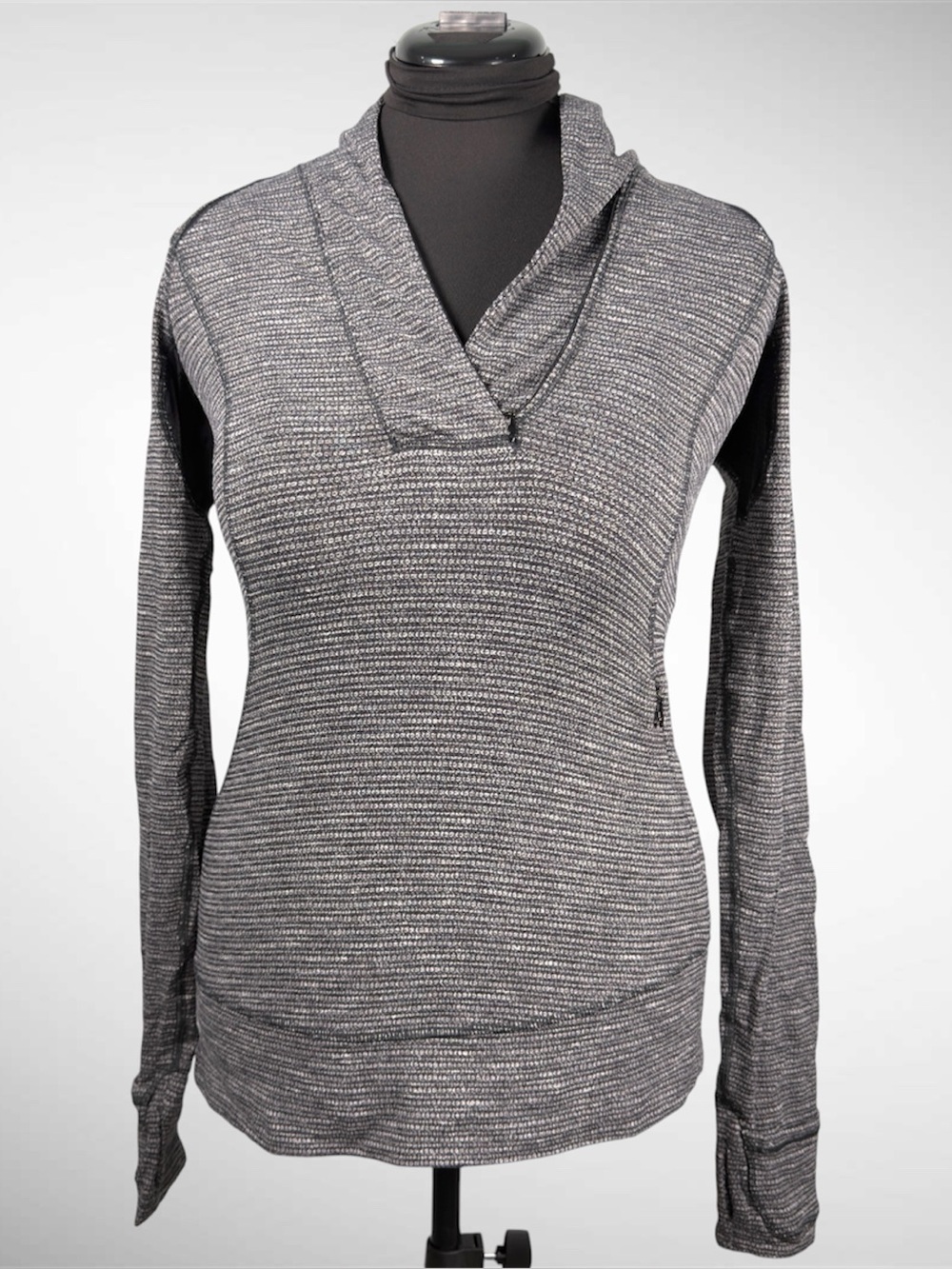 Women’s Lululemon Heathered Black Think Fast Pullover Size 6